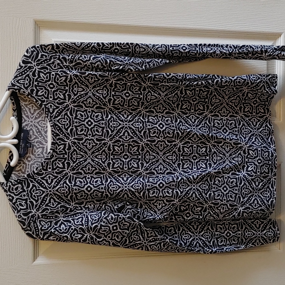 Ladies Jones New York long sleeve Top sized Medium